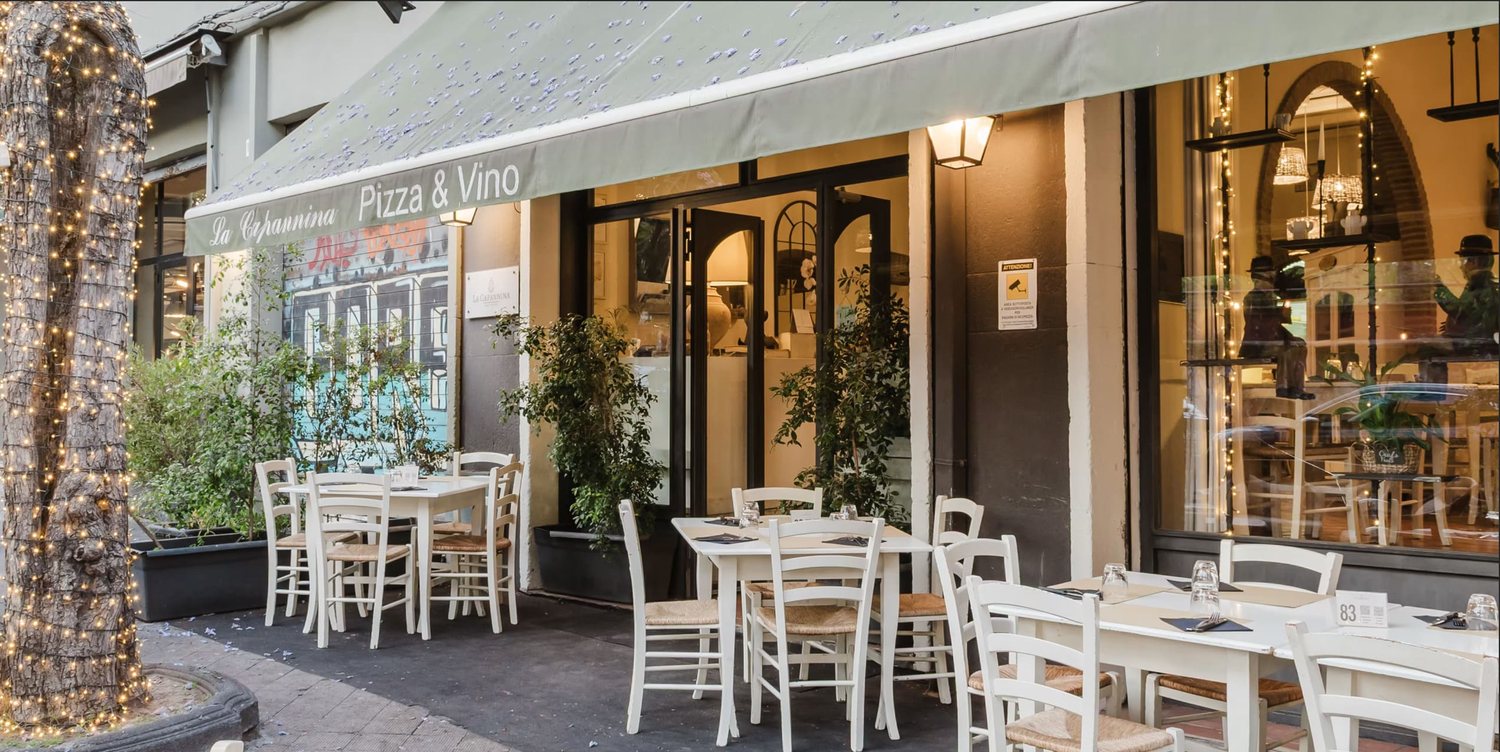 The entrance on Via Sant'Euplio, with tables outside